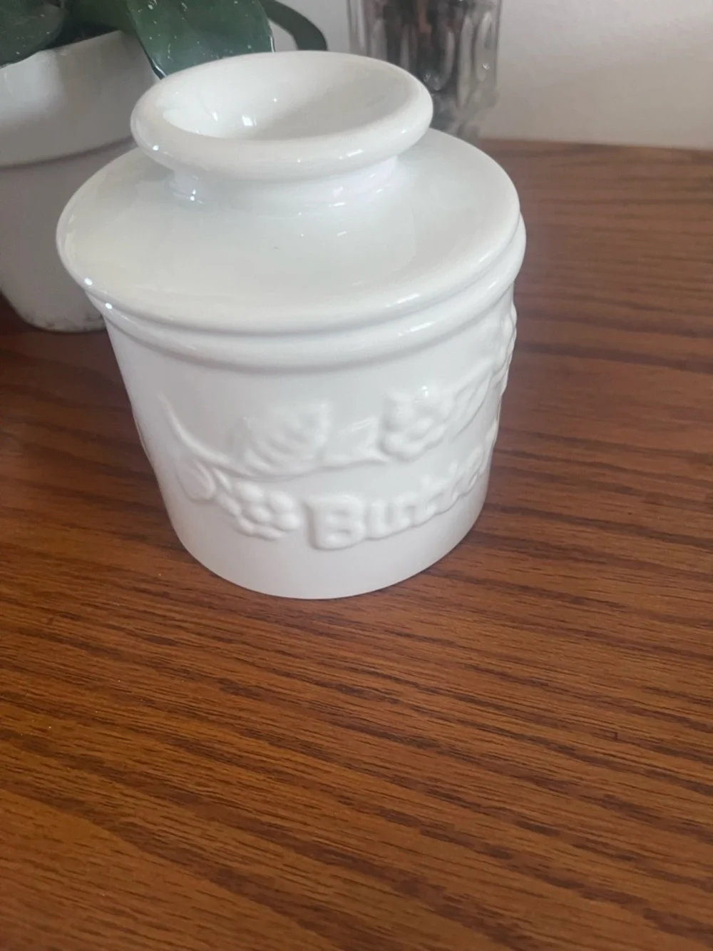 Fresh & creamy White Ceramic Embossed butter bell.
